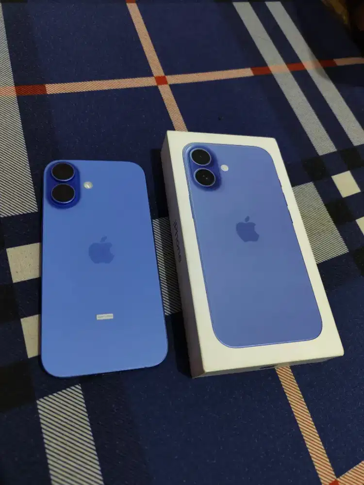 16 ultramarine iPhone basic model