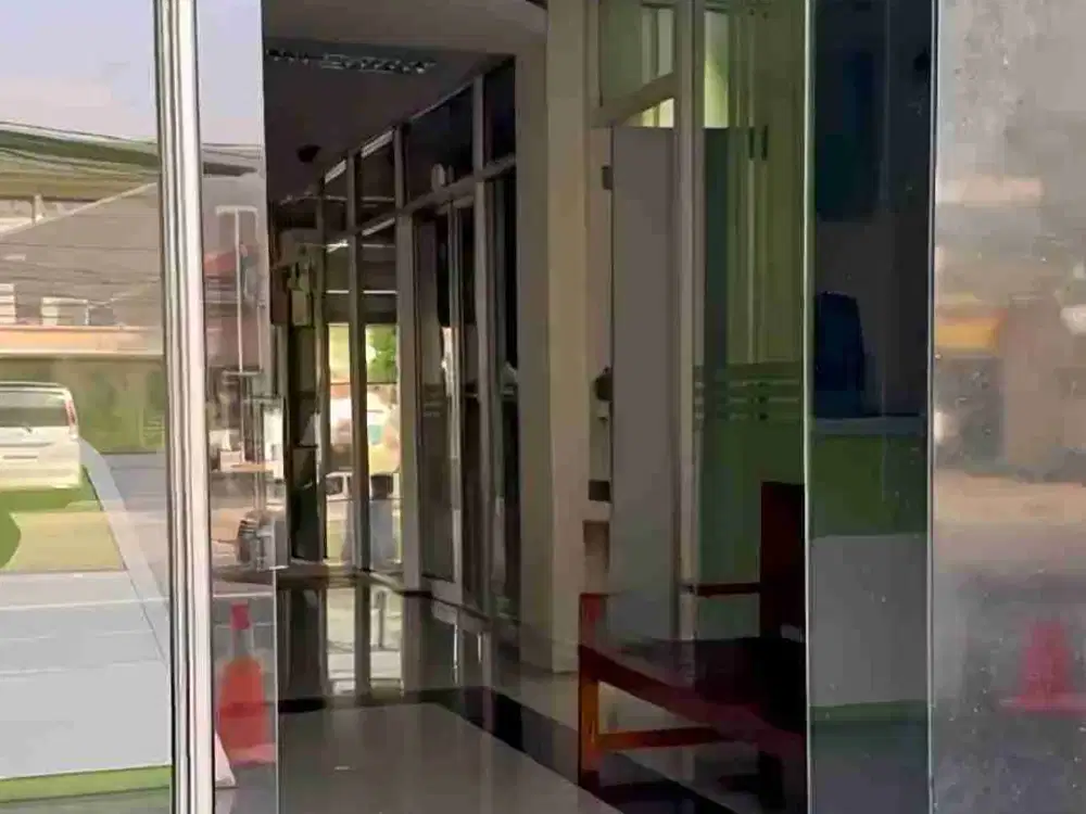 Ruko gandeng 3 lantai Strategis di Tebet Raya, Tebet, Jaksel