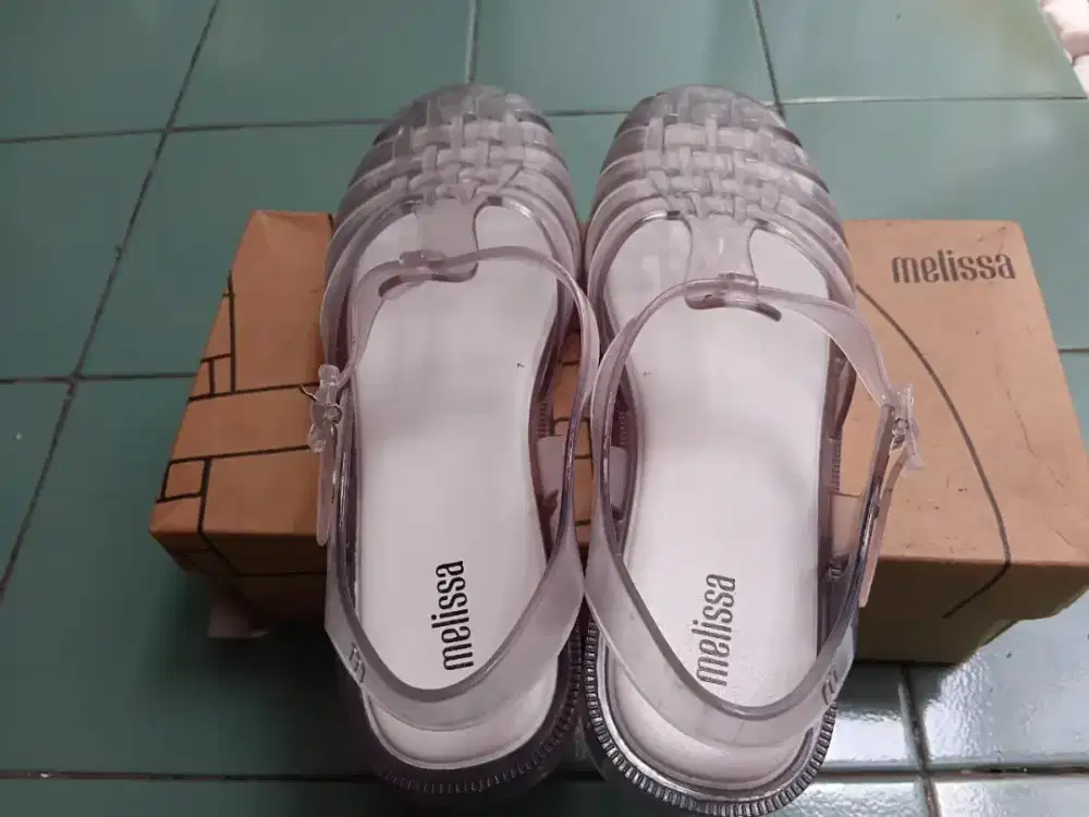 Preloved melissa glass