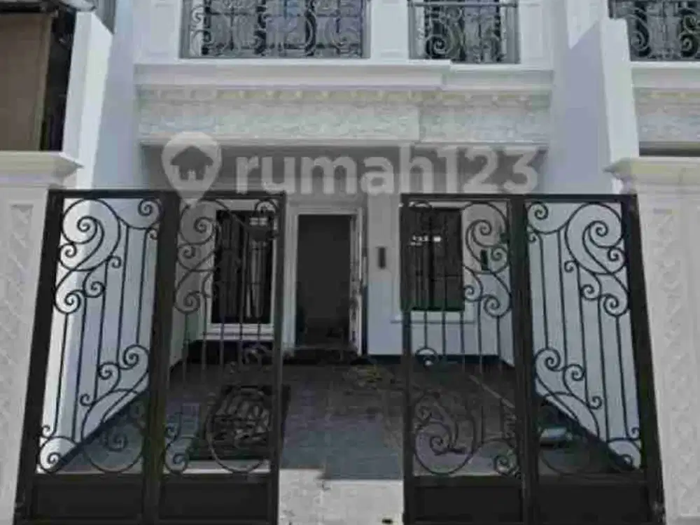 Rumah Baru American Clasic 2 lantai Semi Furnished Lux Siap Huni