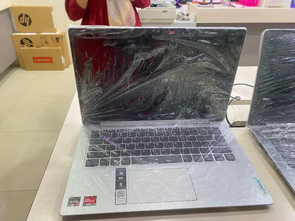 Laptop Lenovo Ryzen 3 7320