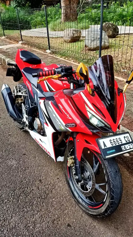 Honda CBR 150R 2017 Merah - Low KM, Pajak Hidup & Surat Lengkap