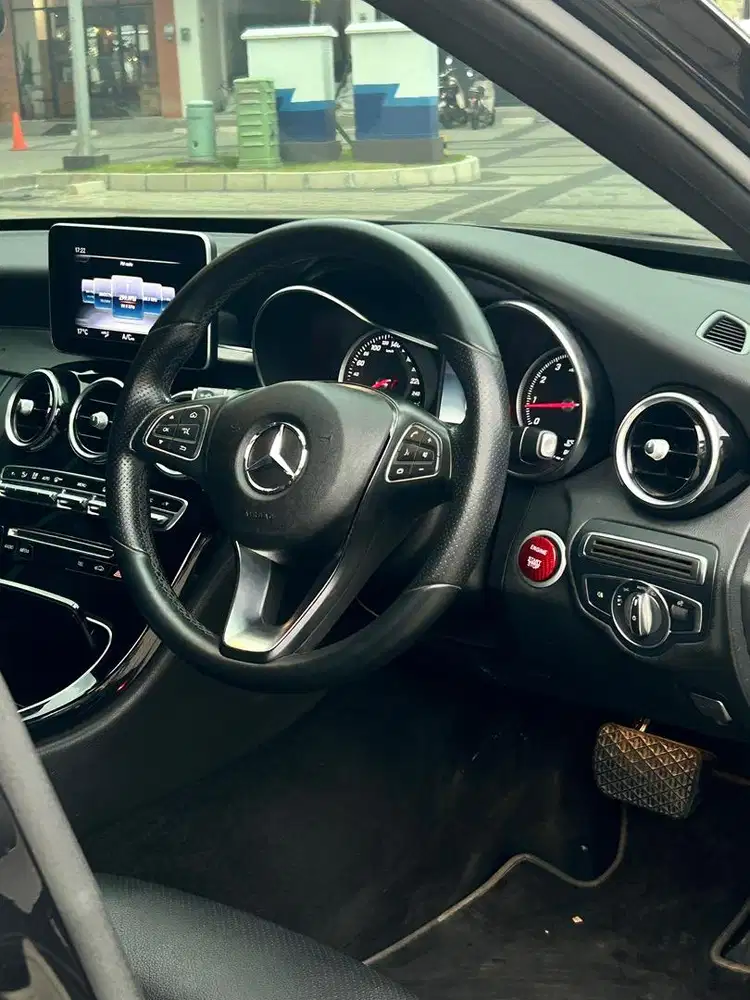 Sedan mewah istimewa murah Mercedes Benz C200 AMG AT 2018 Hitam