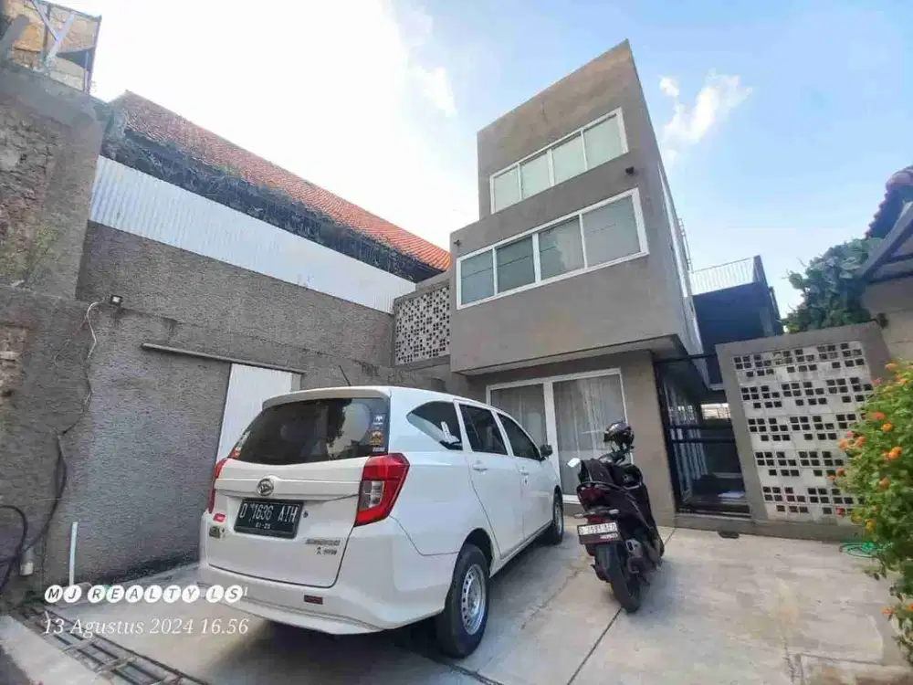 rumah 2lantai home industrial di cigadung greenland dago bandung