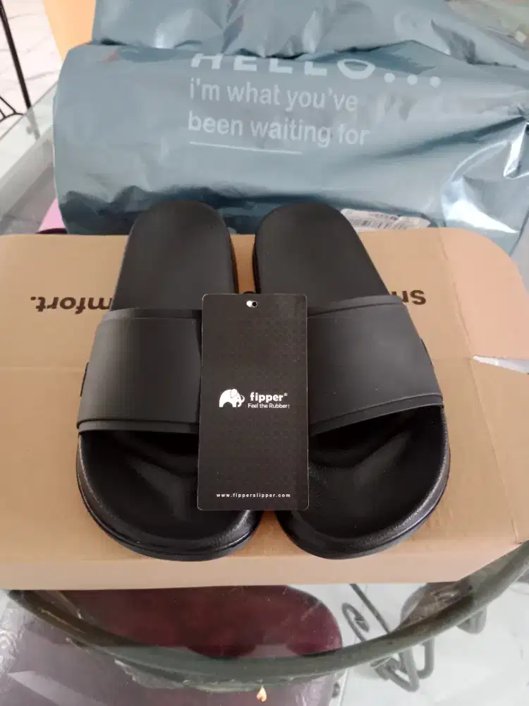 Sendal Fipper Model Slip On size UK7 US8 Indo40 Warna Hitam