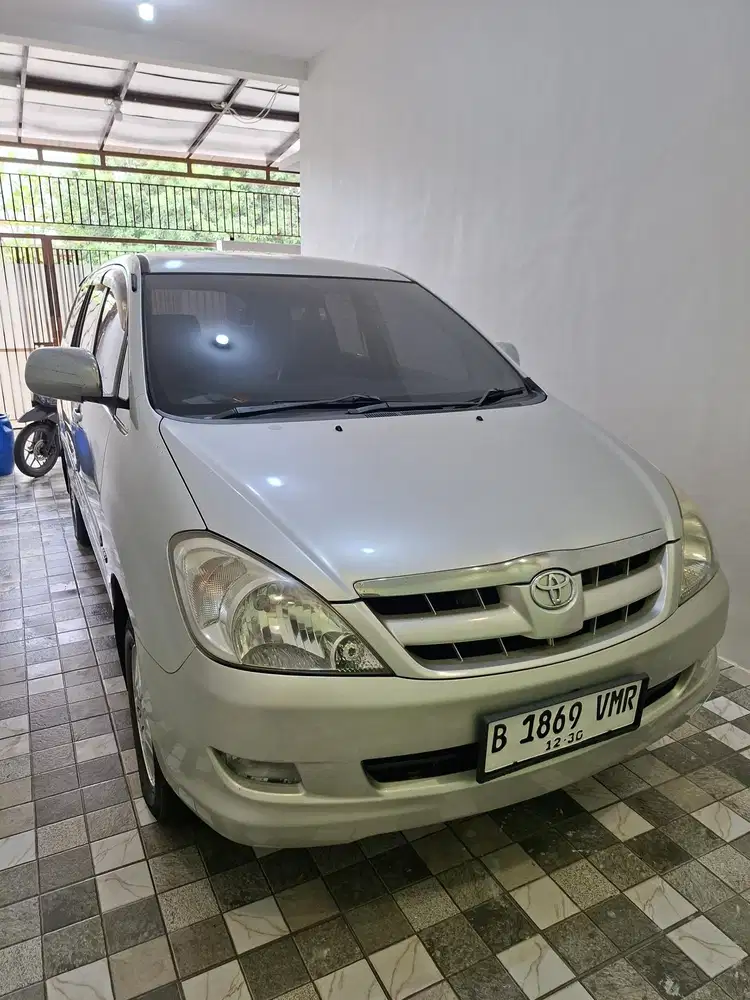 Toyota Kijang Innova 2005 Bensin