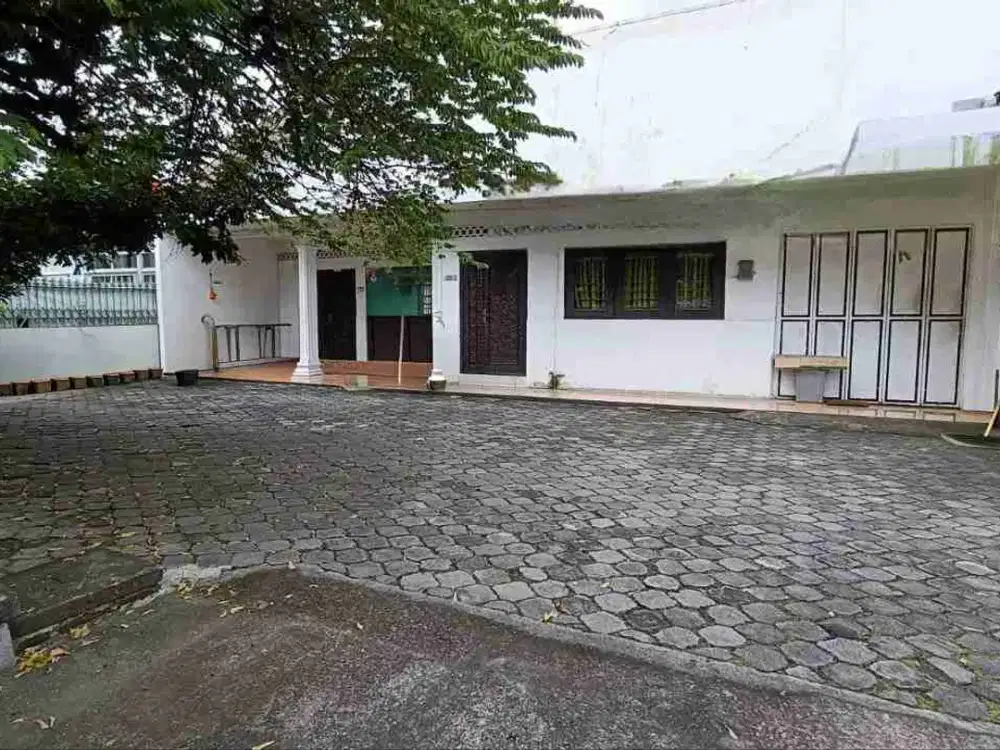 Disewakan Rumah Luas Area Kuliner, Selangkah ke Grandmall area Strategis Laweyan, Cocok Utk Kantor atau Cafe, Klinik, Kursus