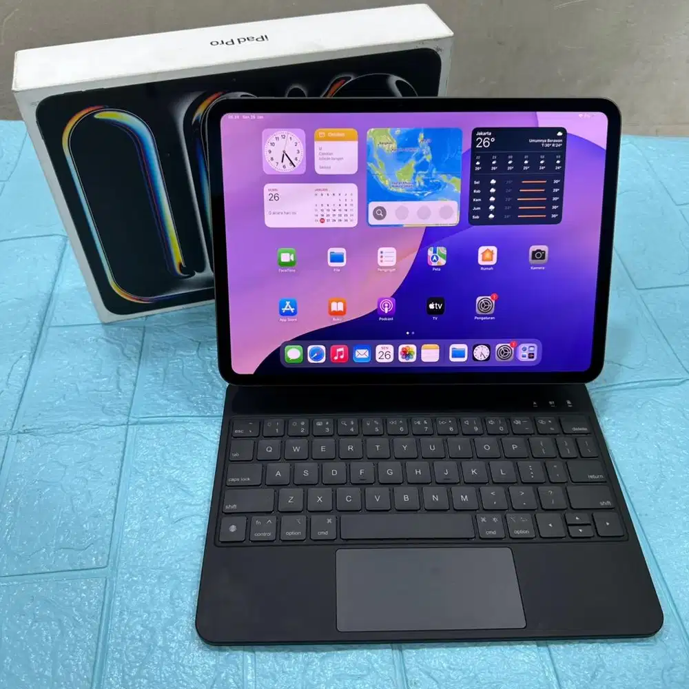 Ipad pro m4 256gb wifi only plus smart keyboard