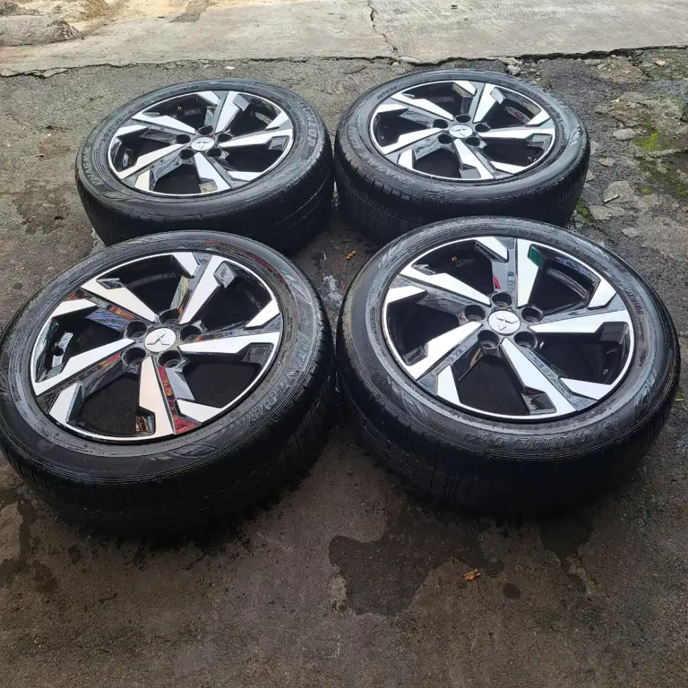 Velg dan ban r17 original xpander cocok yg mau upgrade velg