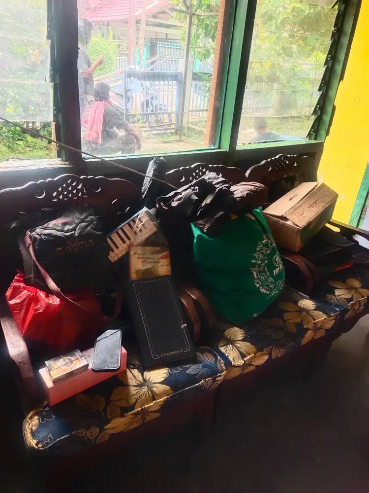 Dijual cepat Kursi dan Meja 1 set edisi pindahan minus pemakaian lama