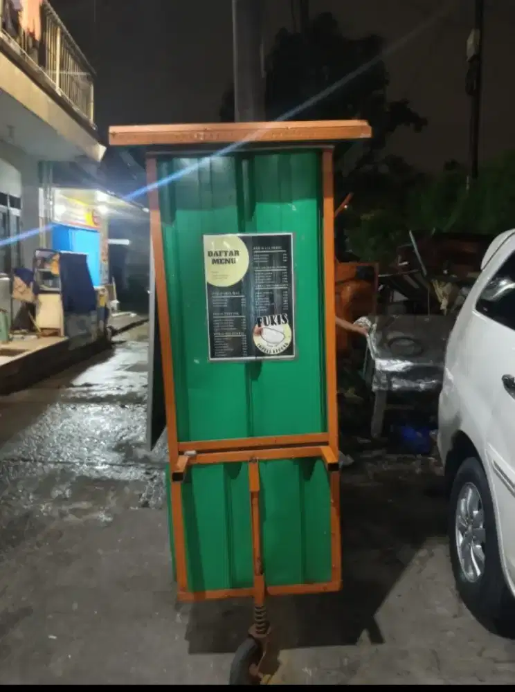Dijual gerobak bekas jualan kue pukis