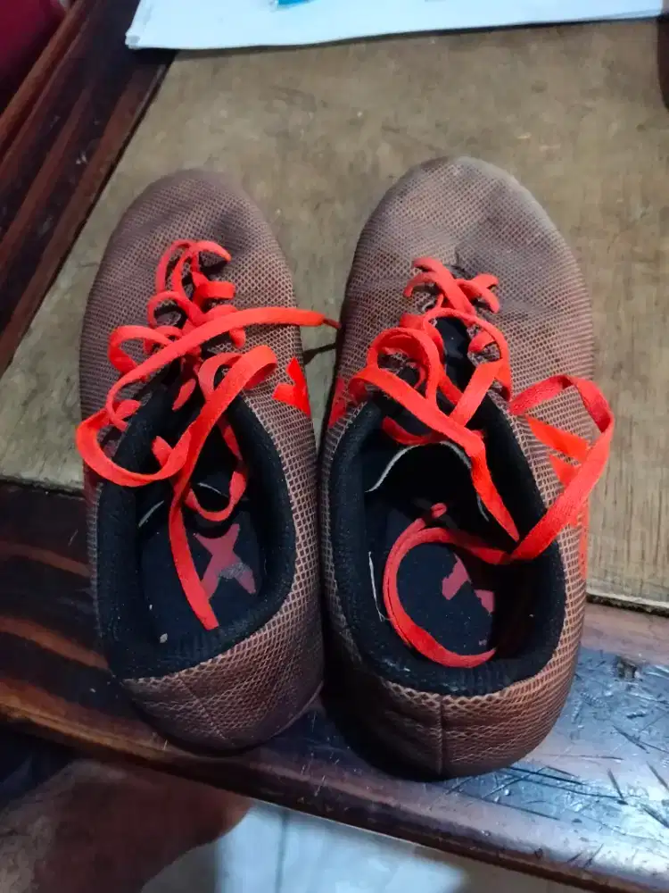 Sepatu futsal Adidas