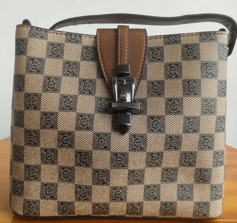 Tas import cantik dan elegan...murah bukan murahan