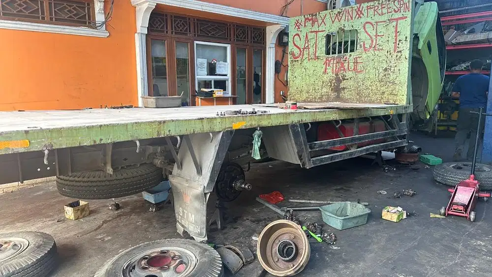 Lowongan mekanik Truk 6 roda berpengalaman
