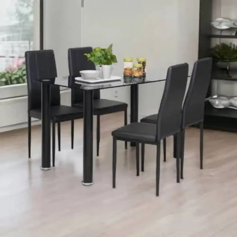 Meja makan minka selma