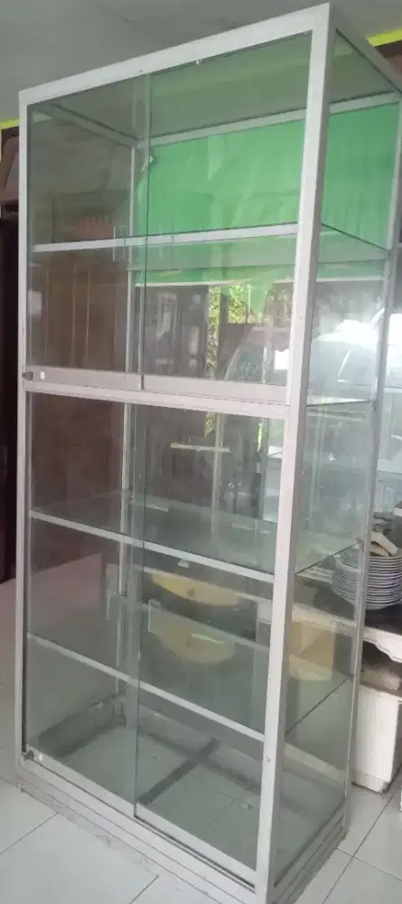 Lemari kaca aluminium siap pakai nego cod pondok candra