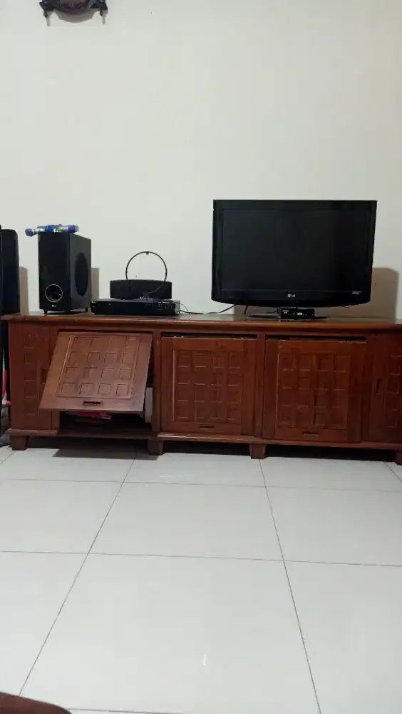 Lemari tv kayu jati