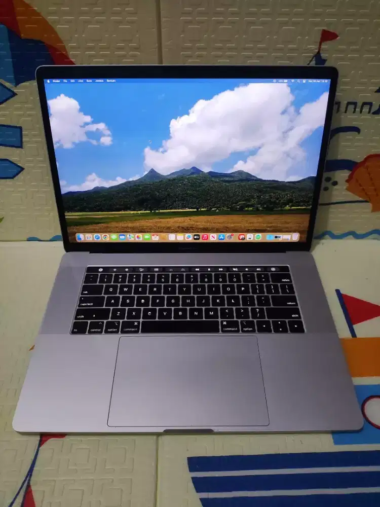 MacBook Pro Retina 15in 2019 TouchBar Core i9 16/SSD 512 dobel VGA