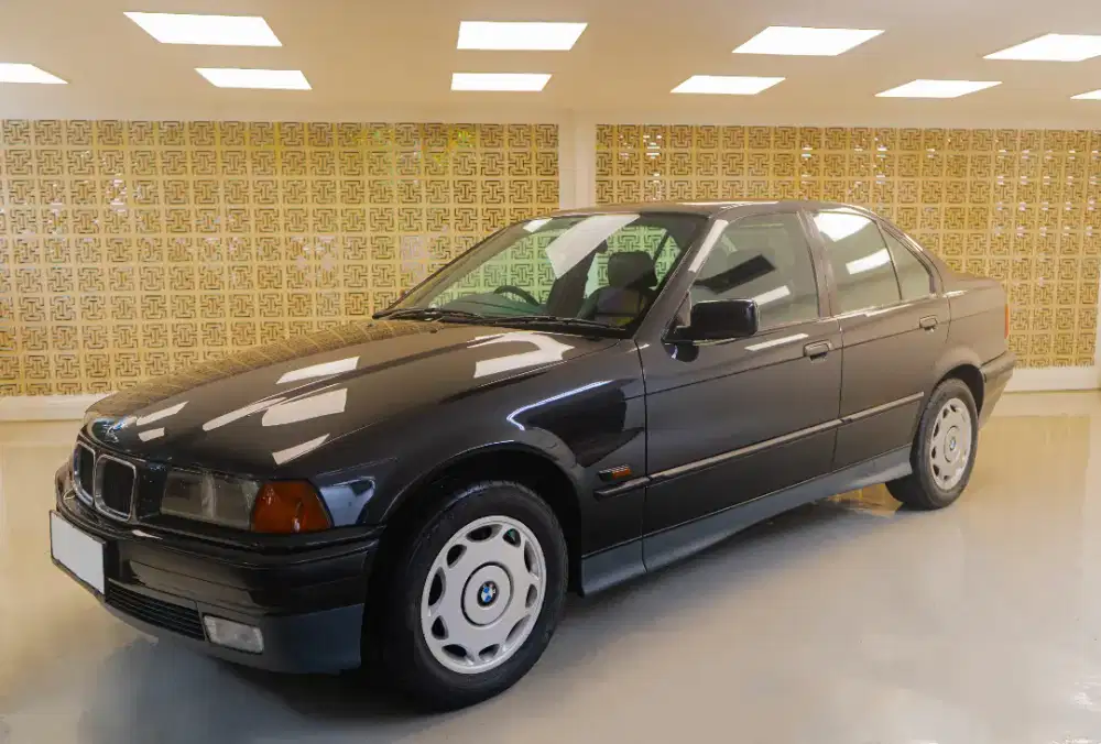 BMW 320i Manual 1996 | Hitam Metalik Terawat Pajak Panjang