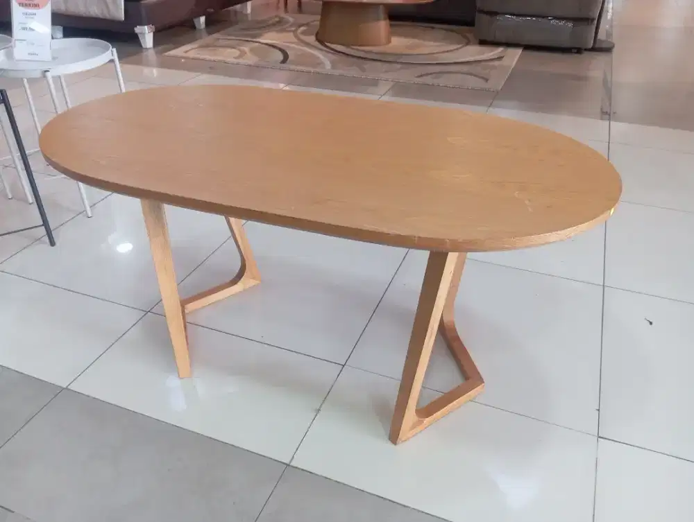 Meja tamu Elliptical