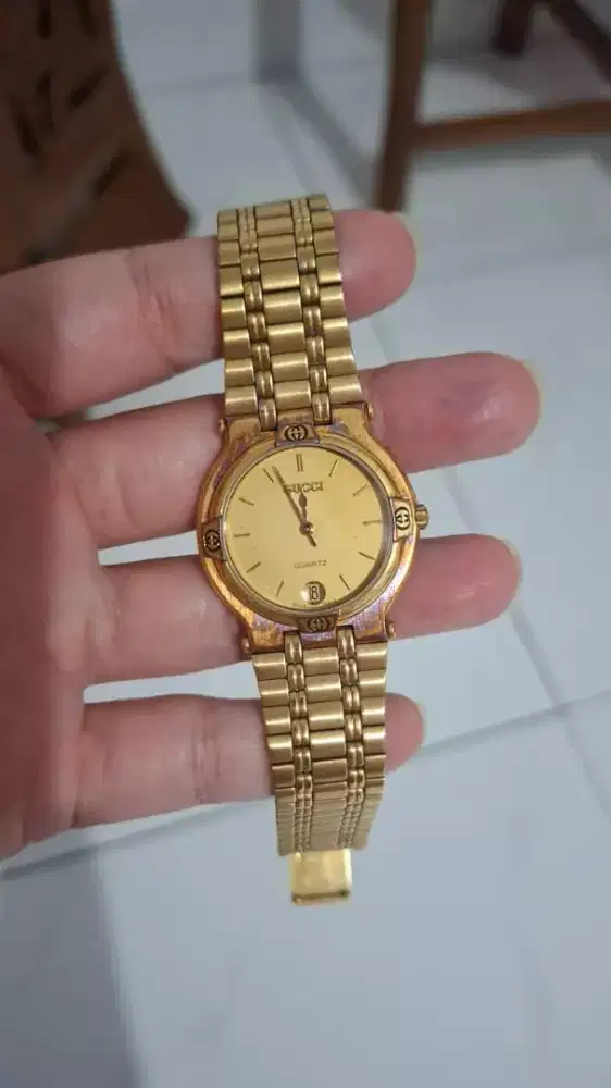 Jam tangan gucci vintage tahun 1996 warna gold emas