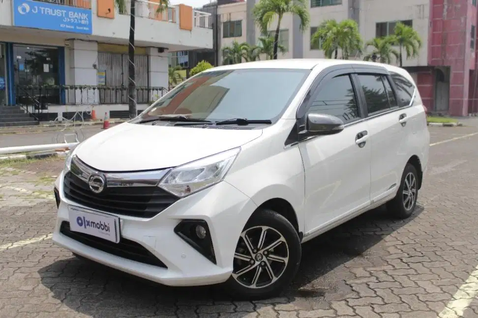 DP MURAH - Daihatsu Sigra 1.2 R Deluxe Bensin-MT 2021 Putih