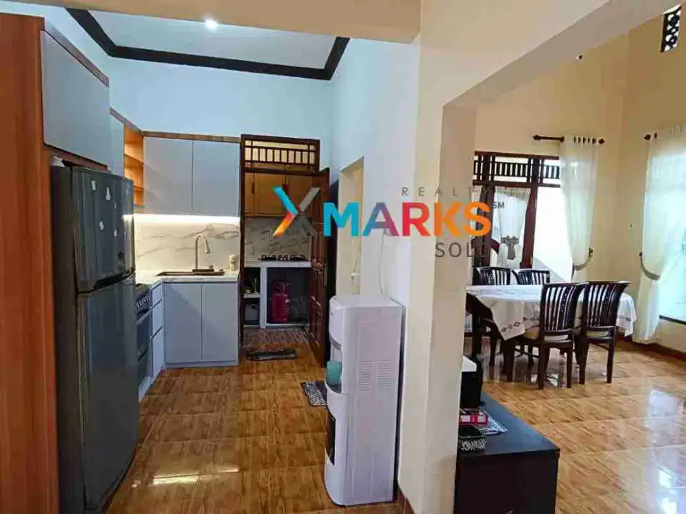 Disewakan Rumah Renovasi Baru dengan banyak kamar, cocok utk Kost area Solo Timur