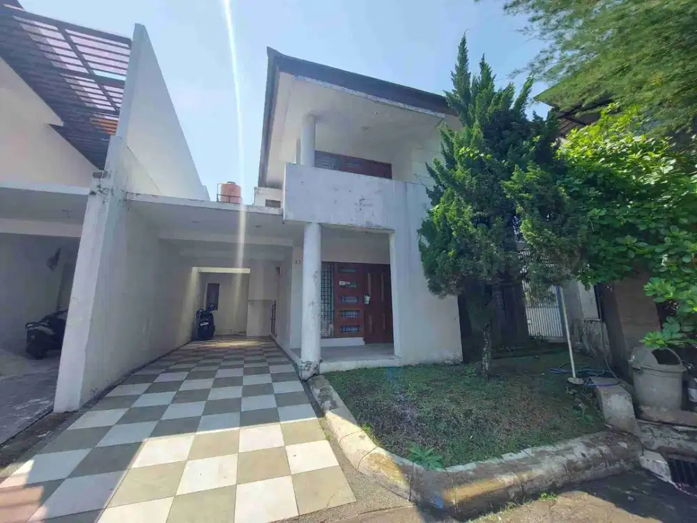rumah 2lantai clasik sangat terawat di cigadung dago bandung