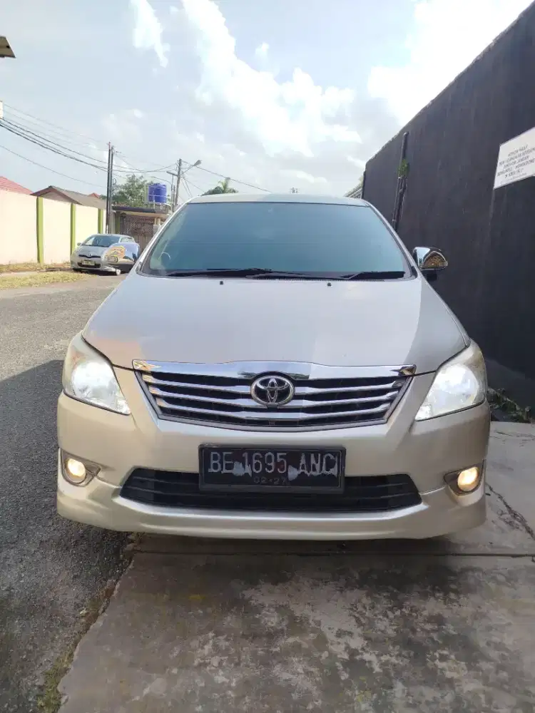 Toyota Kijang Innova 2.0 G Luxury Automatic bensin 2012