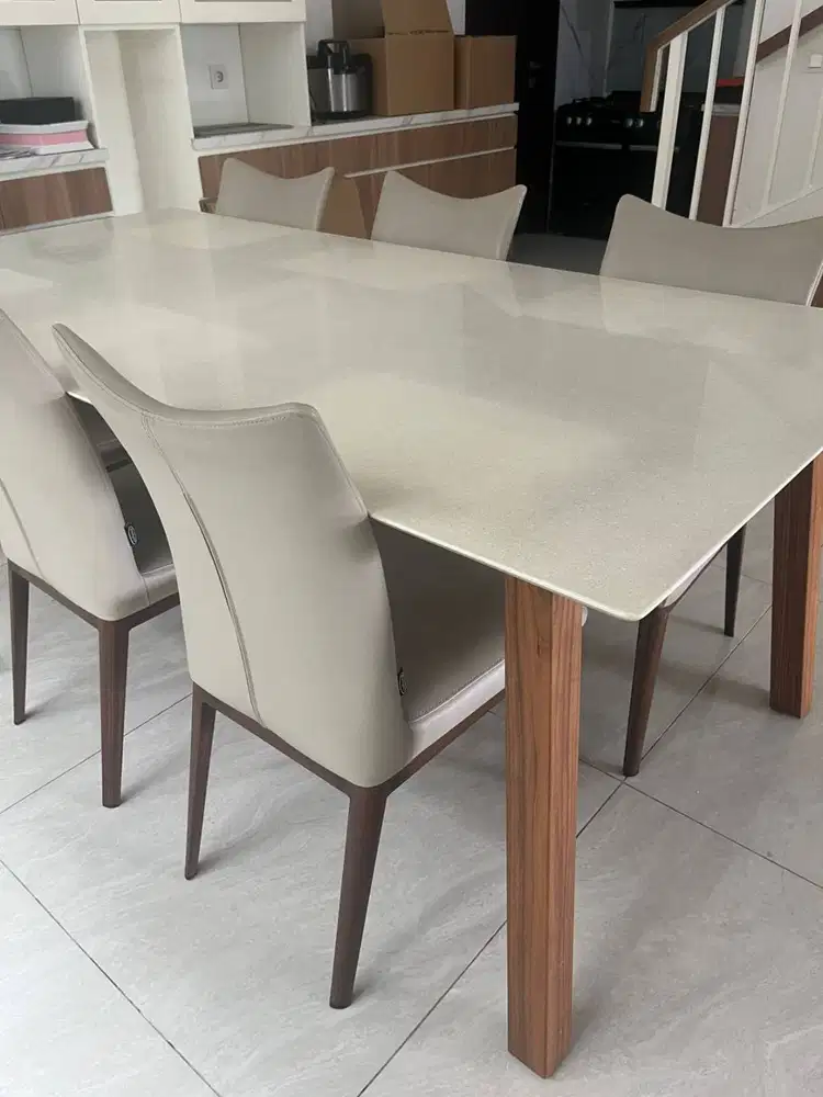 Bolda Dining Table (meja makan merek Cellini)