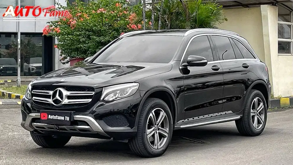 Mercedes Benz GLC200 Exclusive Line Black On Black Fullspec NIK 2018