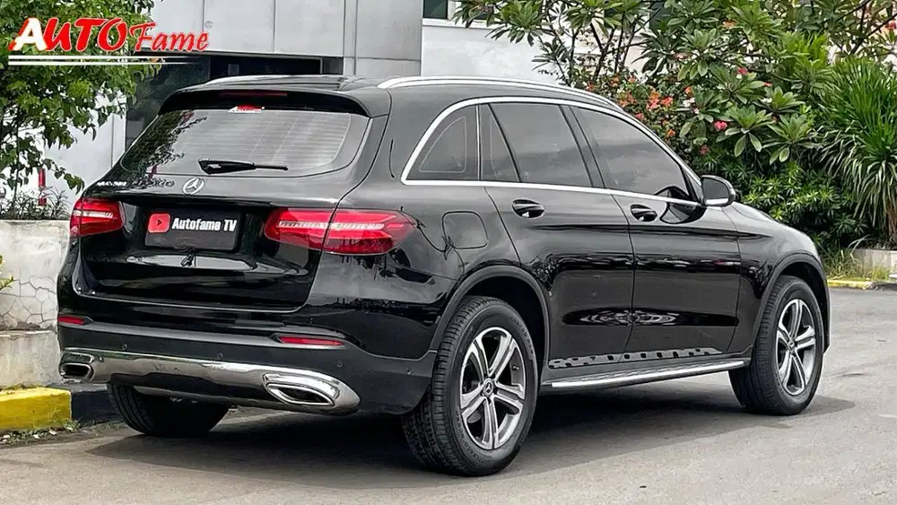 Mercedes Benz GLC200 Exclusive Line Black On Black Fullspec NIK 2018