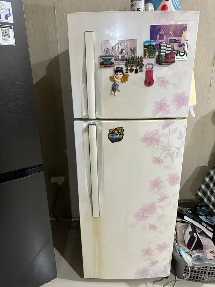 Jual kulkas 2pintu.normal kompresor ori