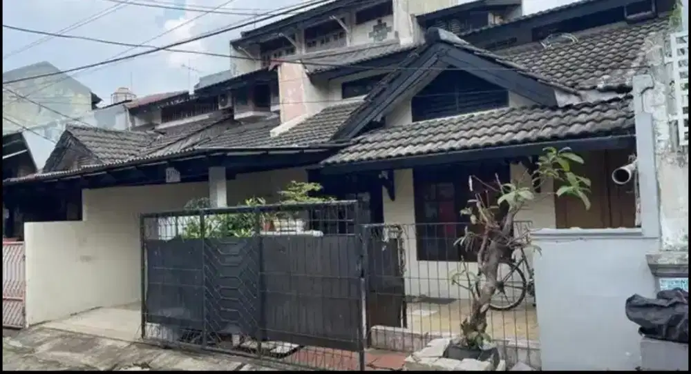 RUMAH BESAR DI KOMPLEK BSK KAYURINGIN - KALIMALANG