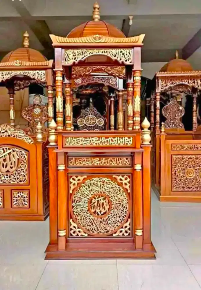 Perajin mimbar masjid
