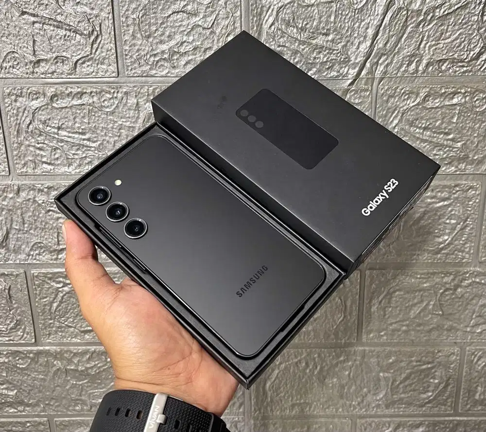 Samsung S23 8/256
