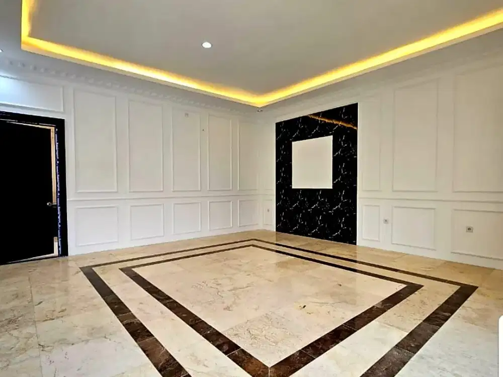 Rumah baru Jagakarsa ada kolam renang dan parkir besar