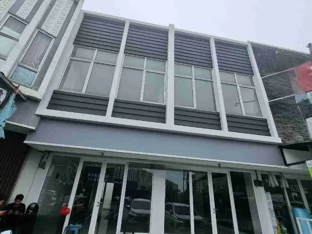 Disewakan  ruko gandeng di Commpark commersial Park kota wisata Cibubur,cocok untuk Bank,kantor dll