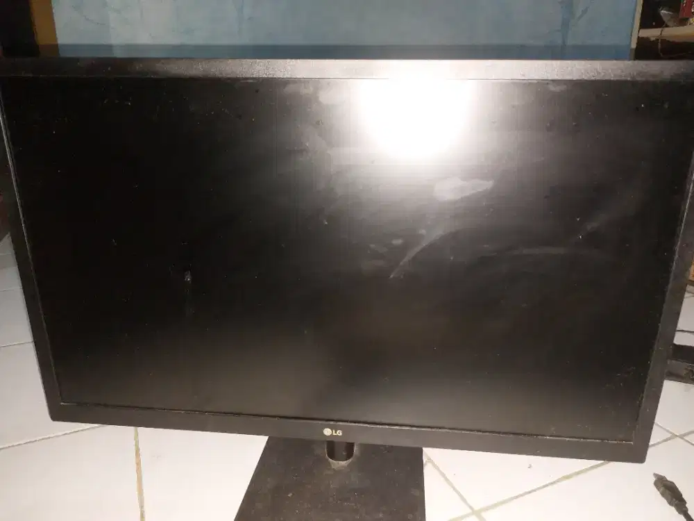 Monitor LG 24 (Kondisi Screen Burn)