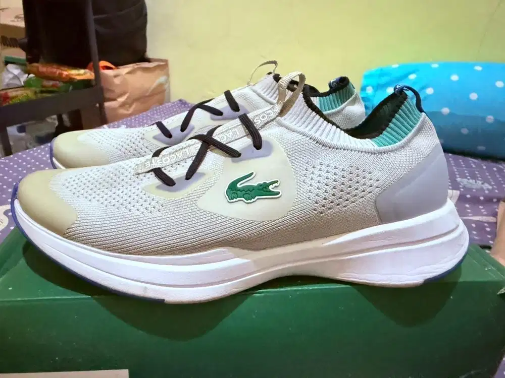 sepatu running lacoste keren