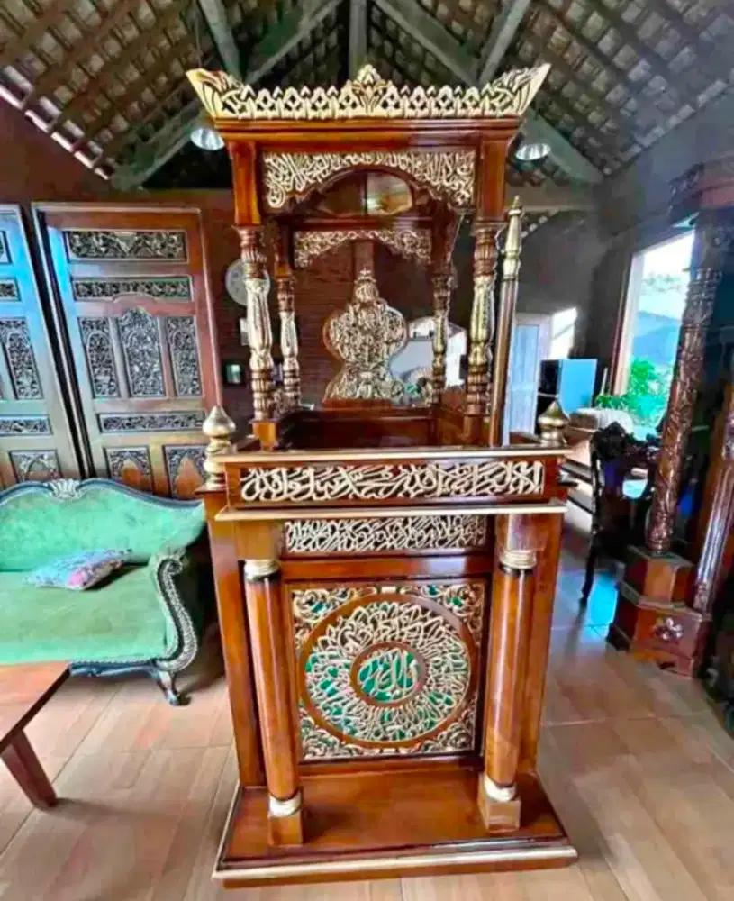 Mimbar masjid jati ukir