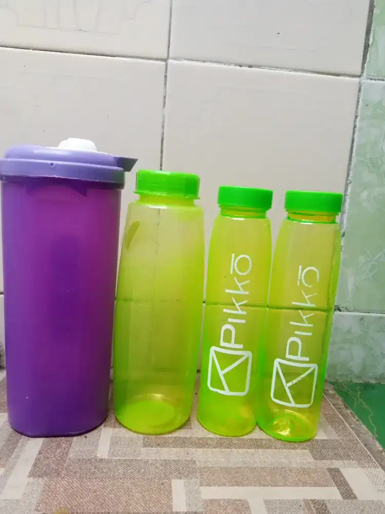 PRELOVED BORONGAN 4 BOTOL MINUM PLASTIK
