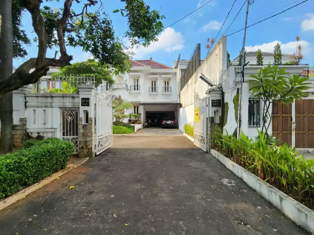 Disewa rumah di Lebak Bulus strategis!