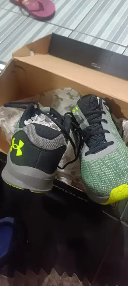 Sepatu under armour ori terawat