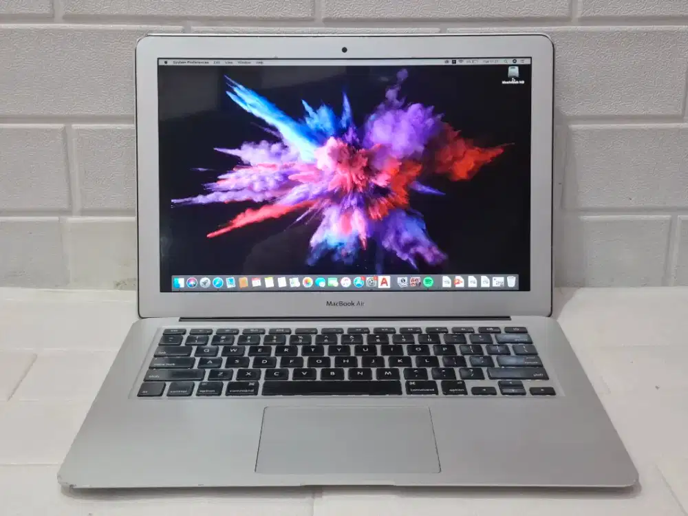 Macbook Air (13-inch, Early 2025)  Ram 8 GB SSD 128 GB