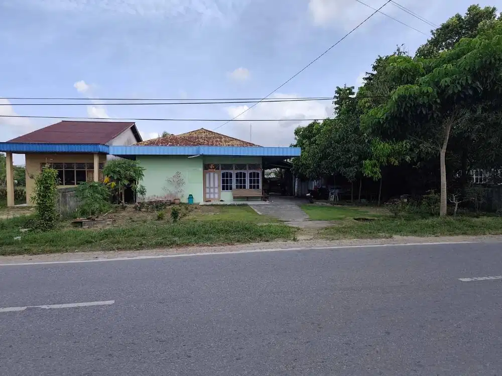 Dekat Singkawang Grand Mall, Jual Rumah Hitung Tanah Aja, Jalan Utama.