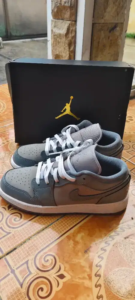 Jual Sepatu Nike Air Jordan 1 Low SE (GS) Original