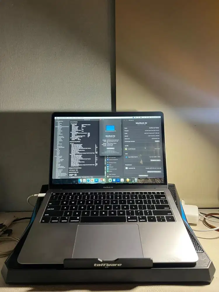 Macbook air retina 2019 13 inch . 18/128gb