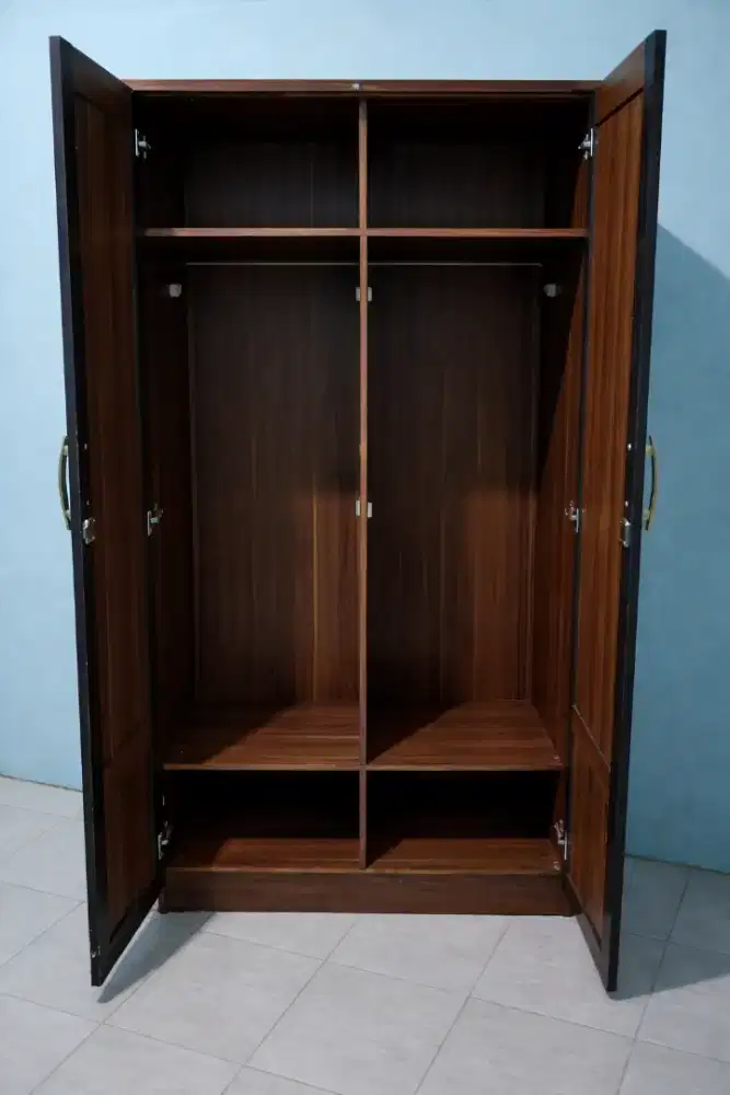 Dijuak cepatt, Lemari bekas tapi masih kokoh!!