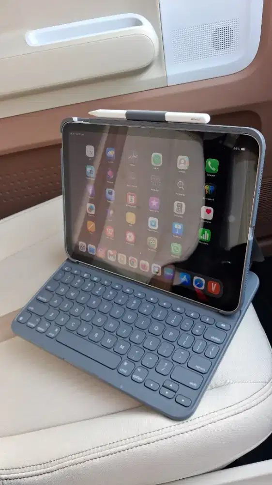 Ipad 11 Silver 128GB + Pencil apple + Keyboard logitech baru 5 hari